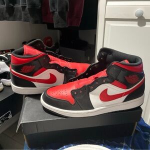 Nike air Jordan 1 mid